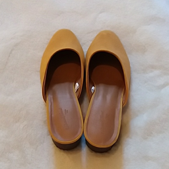 Universal Thread Mules - Picture 2 of 4